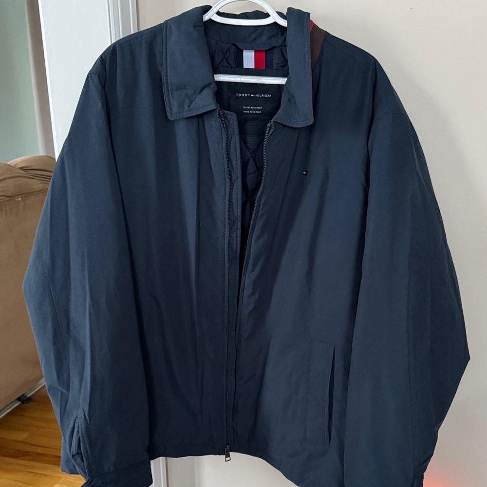 like new - Tommy Hilfiger water & wind resistant jacket